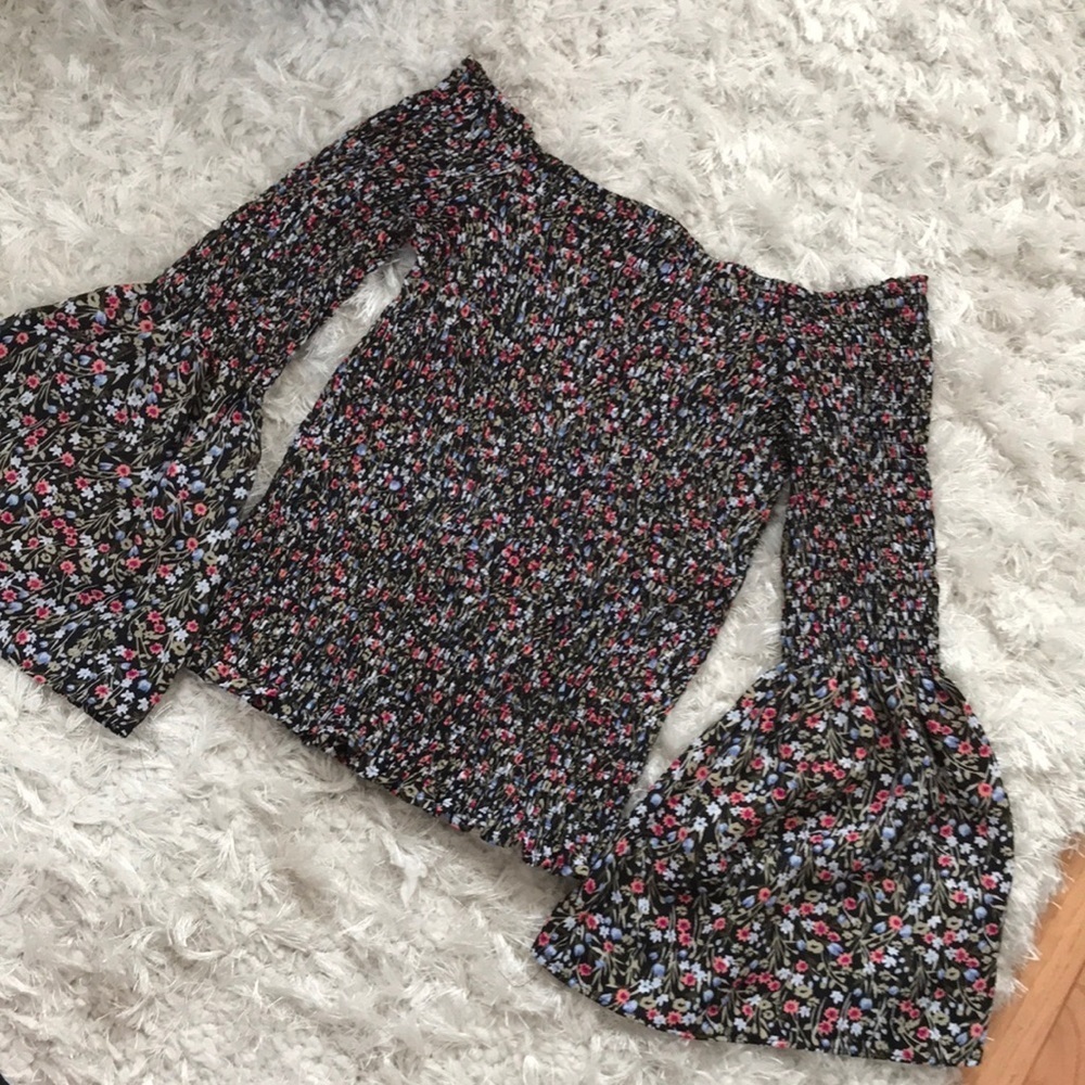 Long flare sleeve, elastic off shoulder, Medium